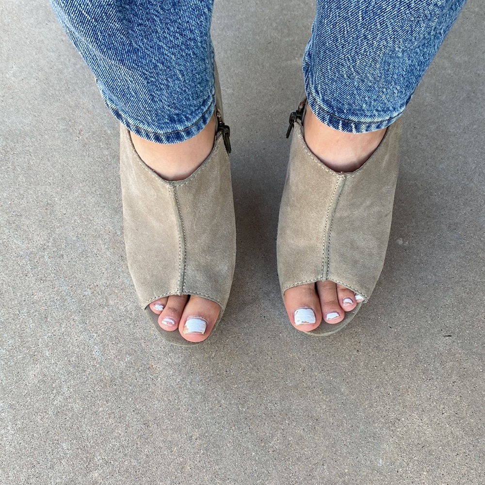 Steve Madden suede taupe platform shoes - Picture 2 of 7